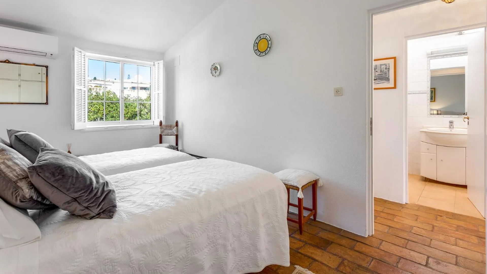Coolhouses Algarve Luz, 3 Bed Townhouse, Central & Superb View, Casa Salute Nyaraló