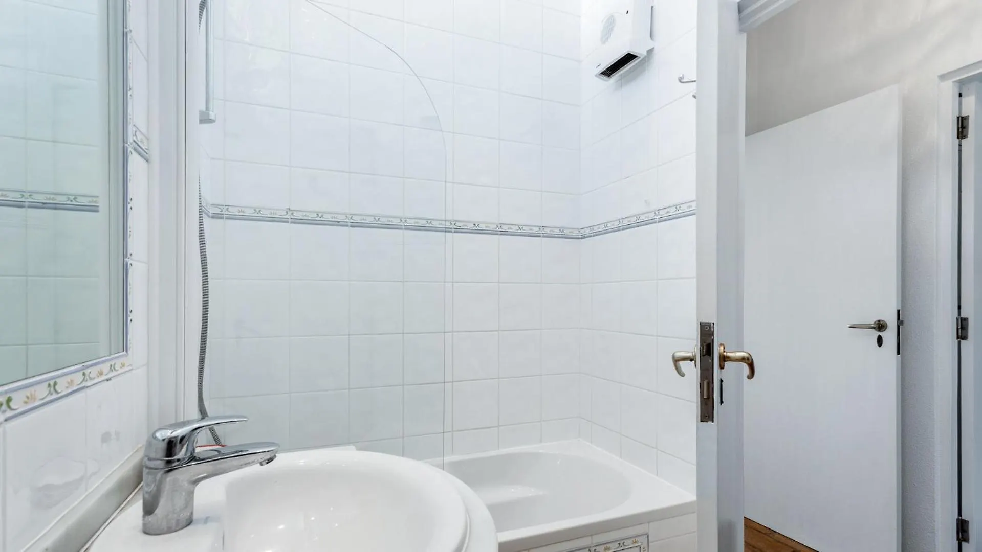 Coolhouses Algarve Luz, 3 Bed Townhouse, Central & Superb View, Casa Salute